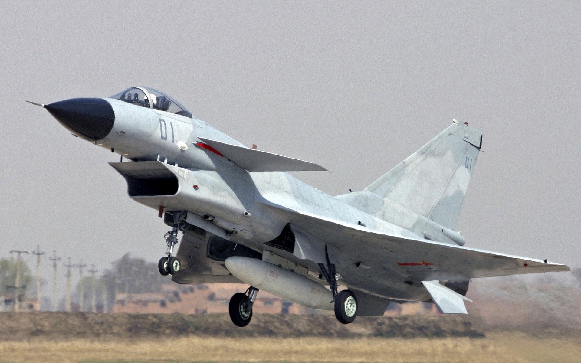 弗赖堡整体防守提高限制射门空间，弗赖堡位置