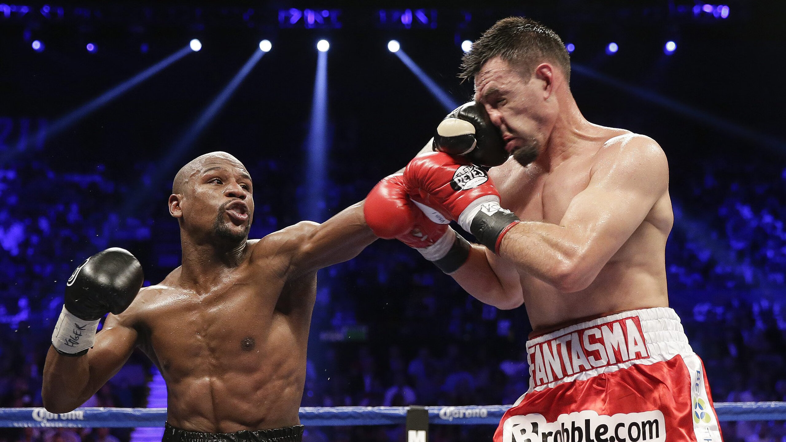 中国男足世预赛主场大胜卡塔尔 武磊梅开二度领衔锋线狂攻，中国男足在2022年卡塔尔世界杯预选赛